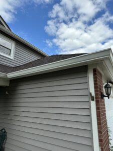 White Seamless Gutter